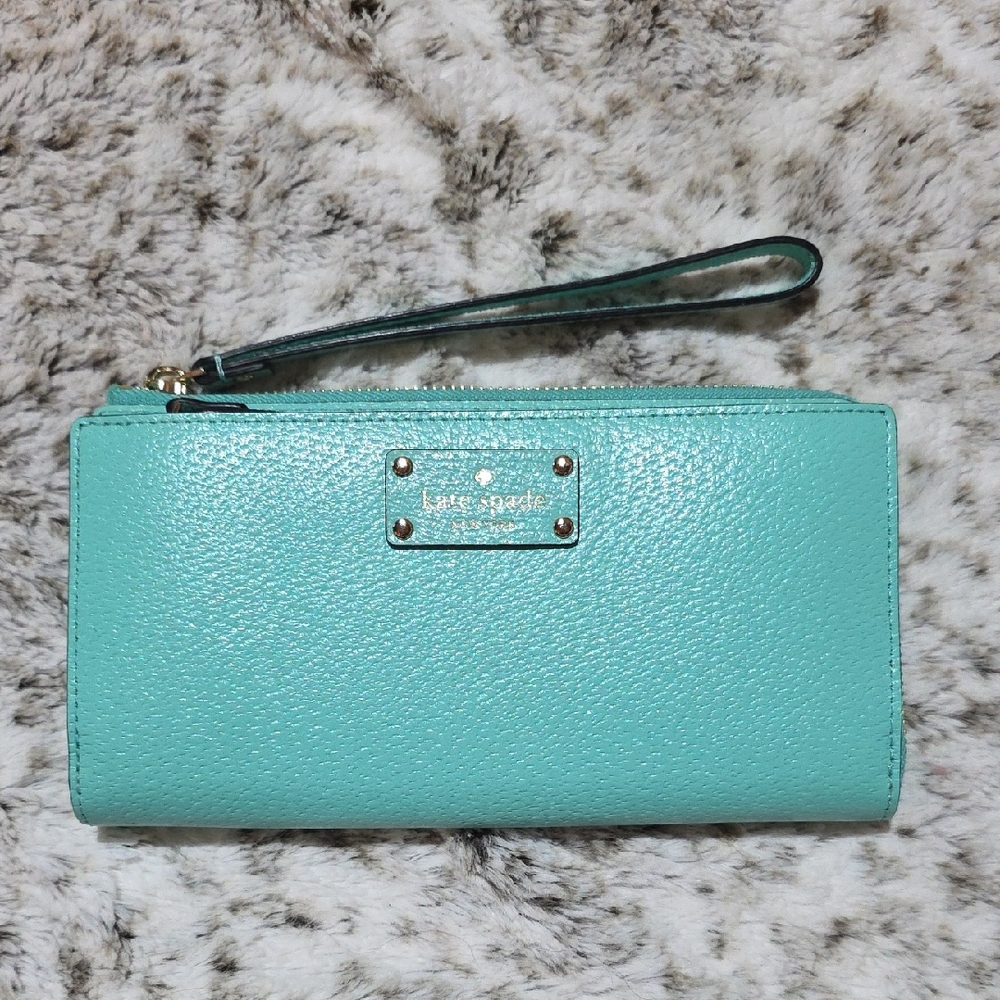 Kate Spade Wellesley Freshair Layton Wallet/Wristlet. nwt